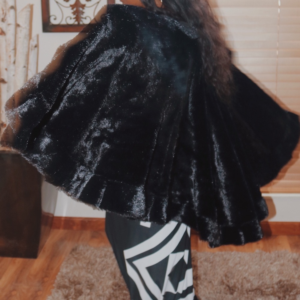 Poncho - Picture 4 of 8